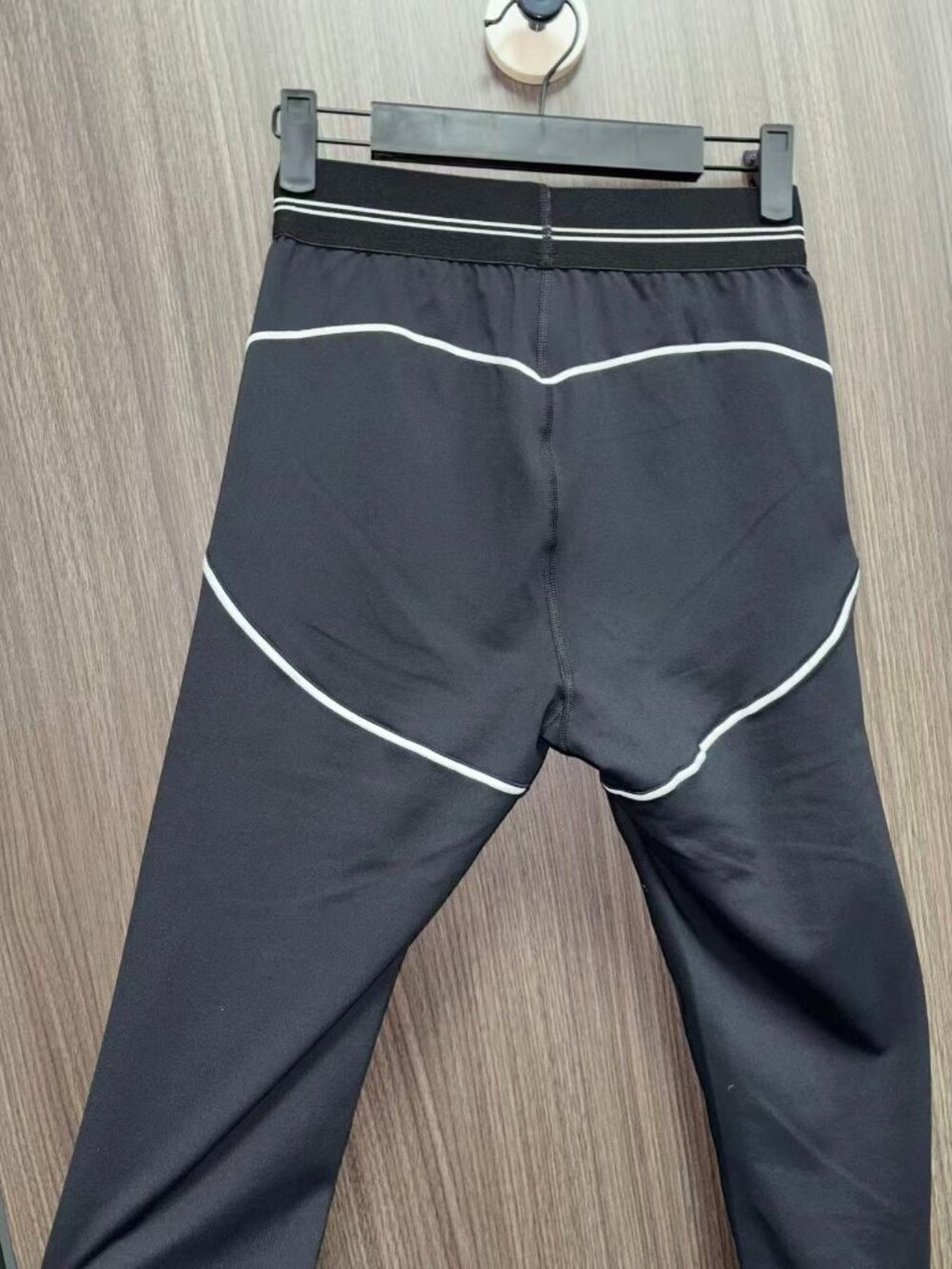 🖤New Alo Yoga Airbrush High Waisted Heart-Shaped Leggings in Black and White - Picture 5 of 6